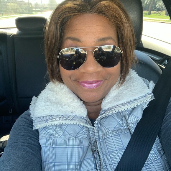 Meet the Posher Other - Meet your Posher, Debbie